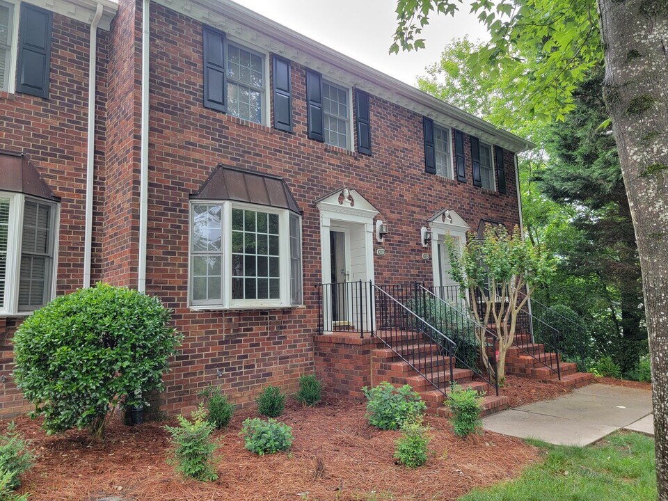 1034 Christmas Pl in Greensboro, NC - Building Photo
