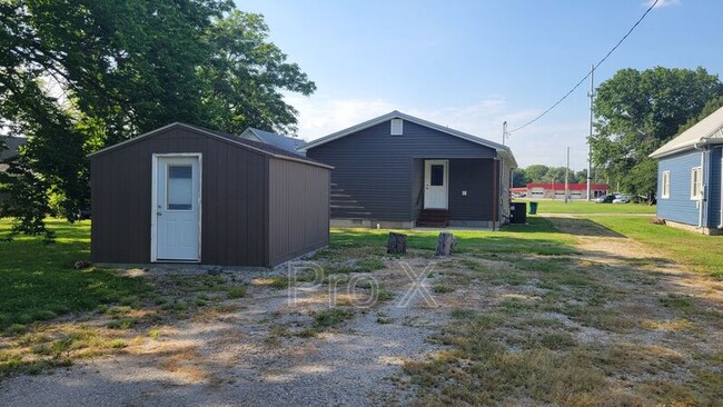 905 W 3rd St in Pittsburg, KS - Foto de edificio - Building Photo