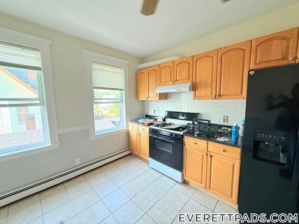 39 Irving St in Everett, MA - Building Photo