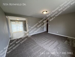 7654 Rothfield Dr in Huber Heights, OH - Building Photo - Building Photo