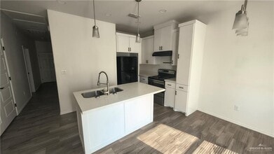 16 S Indiana Ave in Mercedes, TX - Building Photo - Building Photo