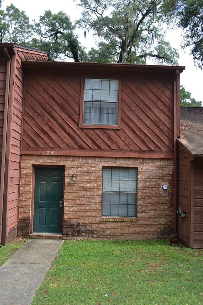 property at 1290 High Rd