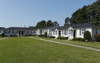 Cottages on Elm Apartments in Fayetteville, NC - Building Photo - Building Photo