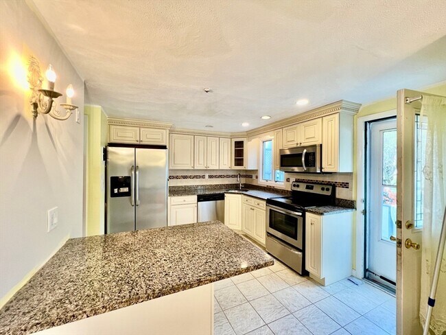 7-9 Stephanie Cir in Woburn, MA - Building Photo - Building Photo