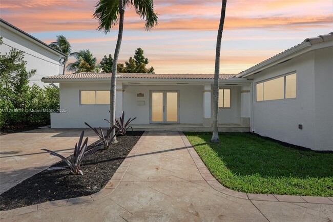 13145 Coronado Terrace in North Miami, FL - Building Photo - Building Photo