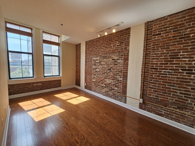 315 New St, Unit 502 in Philadelphia, PA - Foto de edificio - Building Photo