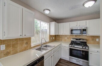 12027 Oakner Dr in Tomball, TX - Building Photo - Building Photo