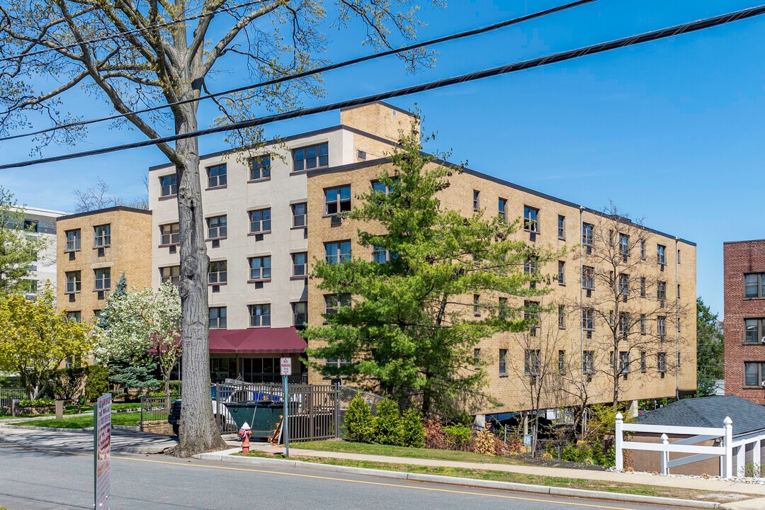 Marilyn Manor Condominium in Hackensack, NJ - Building Photo