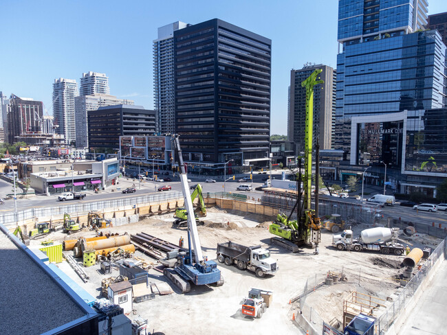 4800 Yonge St in Toronto, ON - Building Photo - Building Photo