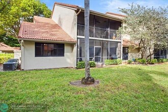 5670 Coach House Cir in Boca Raton, FL - Foto de edificio - Building Photo