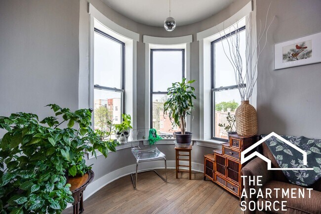 3237 W Armitage Ave, Unit 2 in Chicago, IL - Building Photo - Building Photo