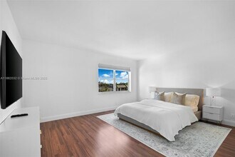 401 Golden Isles Dr, Unit 406 in Hallandale Beach, FL - Building Photo - Building Photo