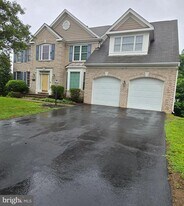 17090 Anns Brook Ct in Woodbridge, VA - Building Photo