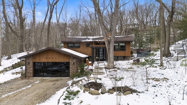 property at 9591 Hillside Dr