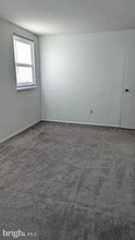 9771 Hilspach St, Unit B in Philadelphia, PA - Foto de edificio - Building Photo