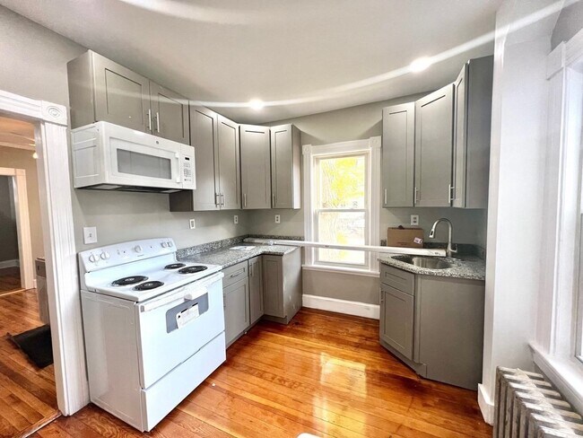 176 Everett St-Unit -1 in Southbridge, MA - Building Photo - Building Photo