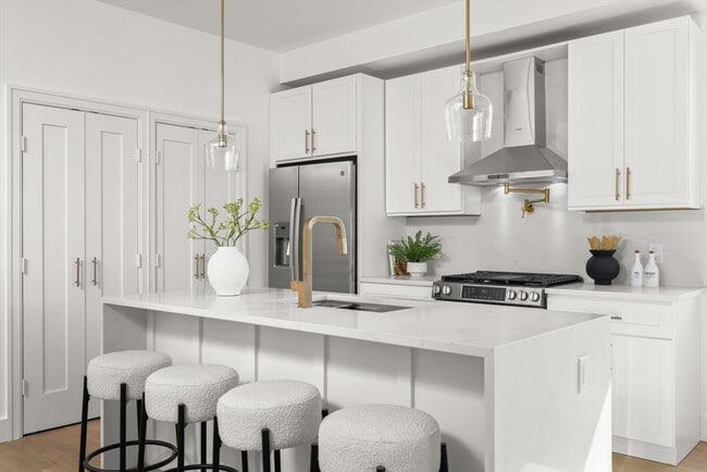 100 Bennington St in Boston, MA - Building Photo - Building Photo