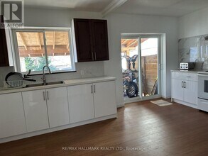 124 Sandown Ave in Toronto, ON - Building Photo - Building Photo