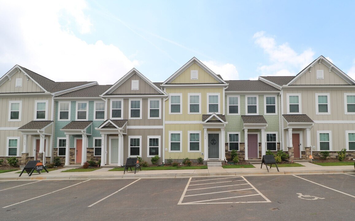 1724 Granby Hts Dr in Winston-Salem, NC - Building Photo