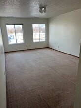 85 Sugar Creek Ln, Unit 208 in North Liberty, IA - Foto de edificio - Building Photo