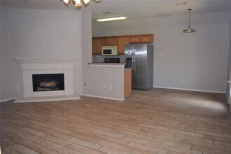 230 Rolling Brook Dr in Dickinson, TX - Building Photo - Building Photo
