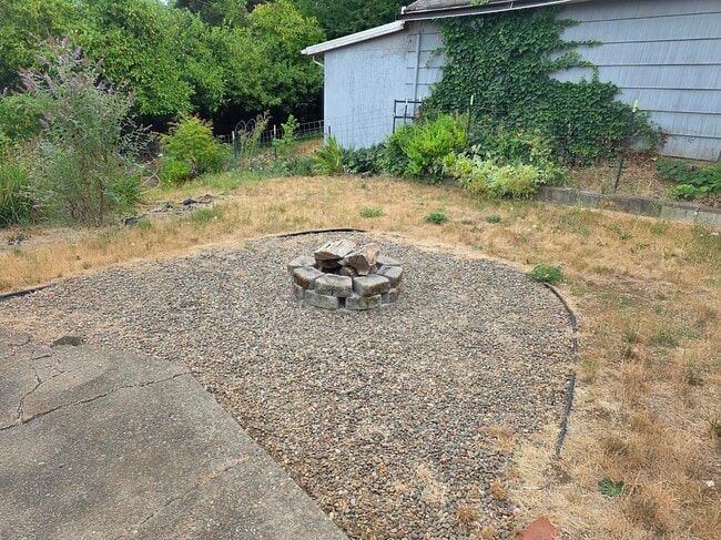 1340 SW Hayter St in Dallas, OR - Building Photo - Building Photo