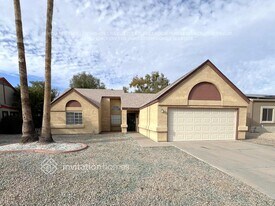 4944 W Wescott Dr in Glendale, AZ - Building Photo
