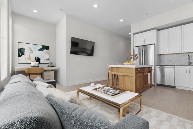 65 Meridian St in Boston, MA - Building Photo - Building Photo