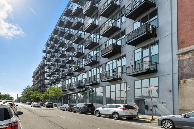 property at 1224 W Van Buren St