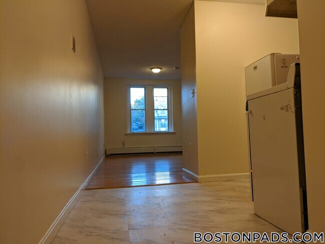 8 Wait St, Unit 303 in Roxbury Crossing, MA - Building Photo - Building Photo