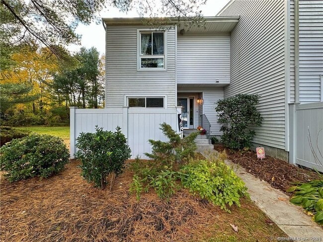 property at 552 Oak Ave