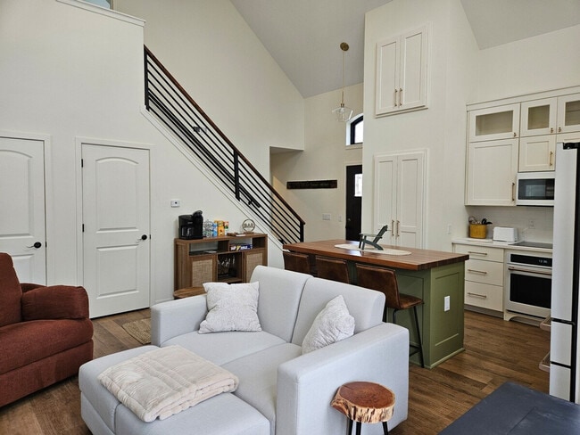 5913 Lake Edge Rd in McFarland, WI - Building Photo - Building Photo