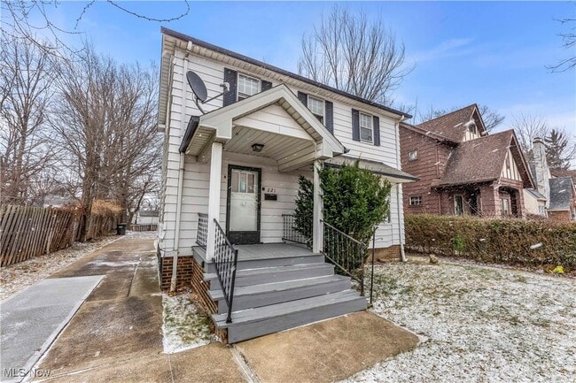 221 E 266th St in Euclid, OH - Building Photo - Building Photo