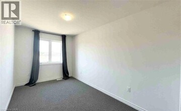 26 Bellhouse Ave in Brantford, ON - Building Photo - Building Photo