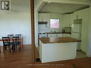 2413 Vivian Rd in Whitchurch-Stouffville, ON - Building Photo - Building Photo