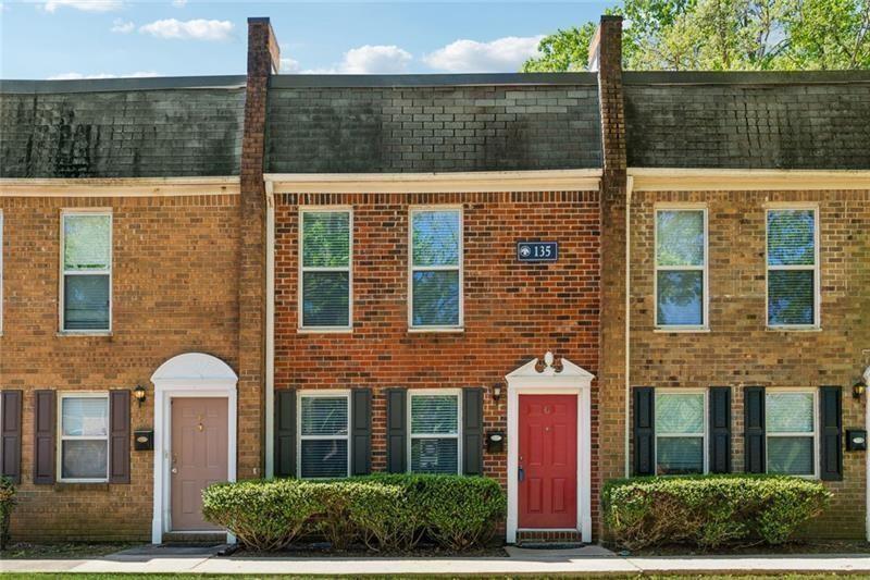 135 N River Dr in Atlanta, GA - Building Photo