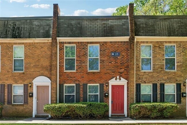 135 N River Dr