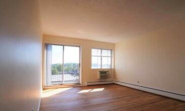 95 Sutherland Rd, Unit 23 in Boston, MA - Foto de edificio - Building Photo