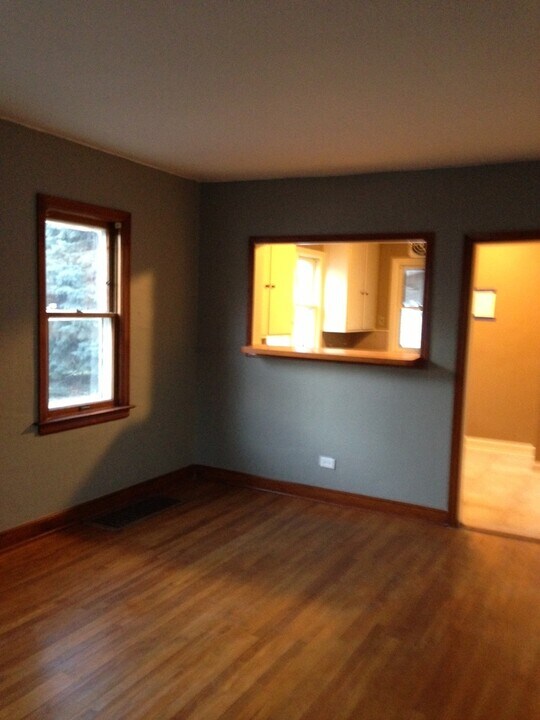 810 W Columbia Ave in Champaign, IL - Building Photo
