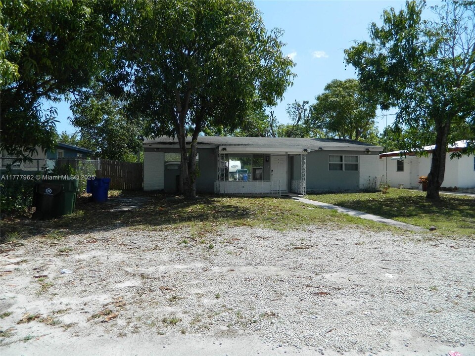 930 SW 29th Way in Fort Lauderdale, FL - Building Photo