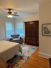 410 E 56th St, Unit Furnished Main House in Savannah, GA - Foto de edificio - Building Photo