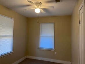 223 S Penn Ave in Salina, KS - Foto de edificio - Building Photo