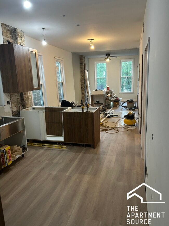 property at 2206 W Erie St