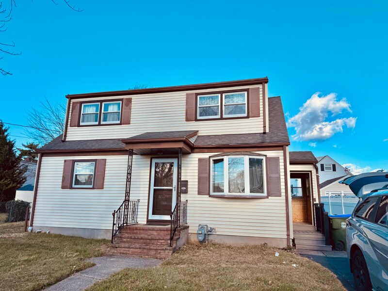 3 Seymour Ave in Edison, NJ - Building Photo