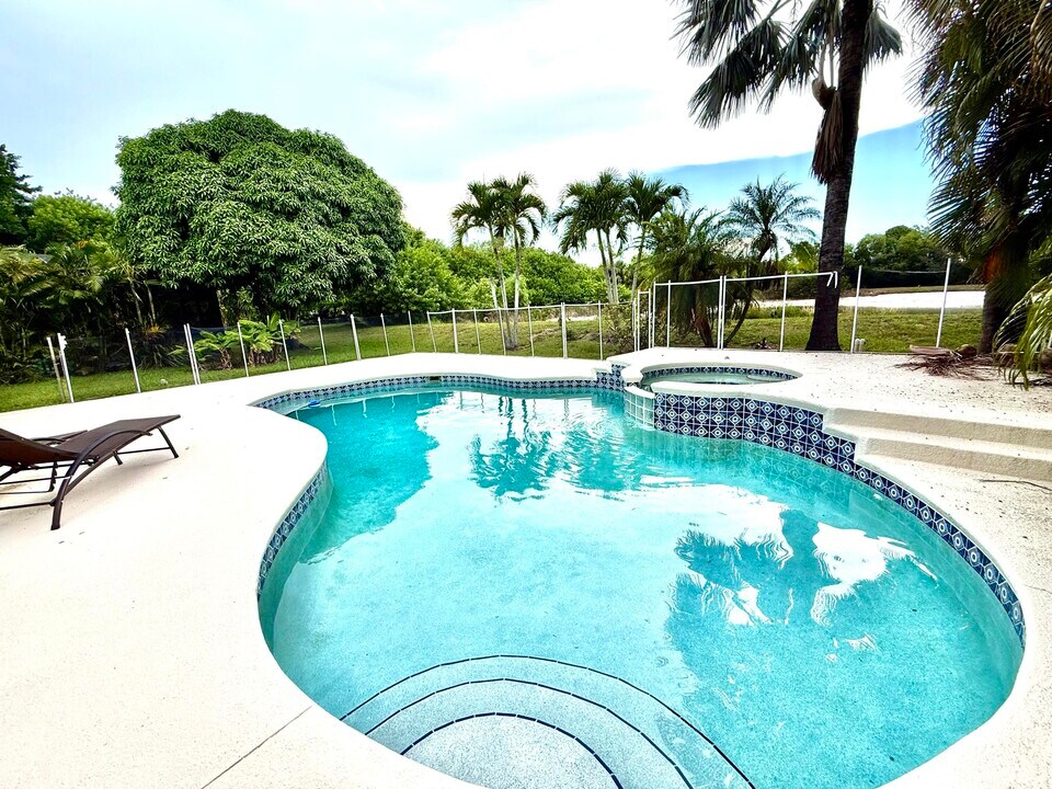 541 NW Pine Sap Pl in Jensen Beach, FL - Building Photo