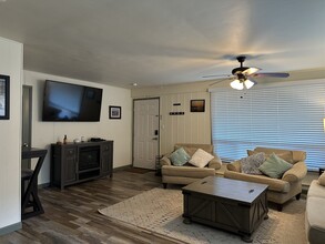 757 Ocean Ct NW in Ocean Shores, WA - Foto de edificio - Building Photo