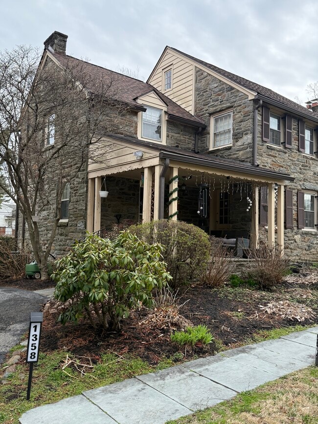 1358 Indian Creek Dr in Penn Wynne, PA - Foto de edificio - Building Photo