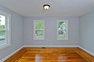 104 Moore St in Agawam, MA - Building Photo - Building Photo