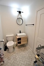 179 Putnam St, Unit 1 in Boston, MA - Foto de edificio - Building Photo