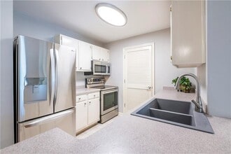 305 Granville Ct, Unit Granville 1 Bed 1 Bath in Atlanta, GA - Building Photo - Building Photo